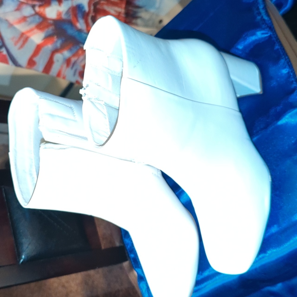NWOT Sugar Boots